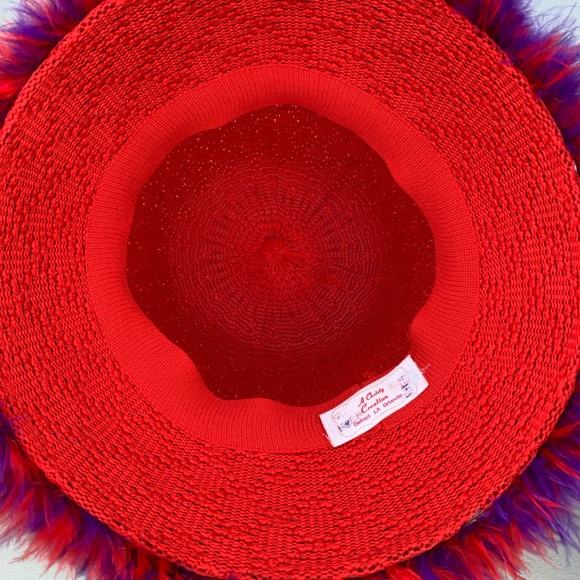 A Christy Creation Red Knit Cloche Hat - Picture 6 of 7
